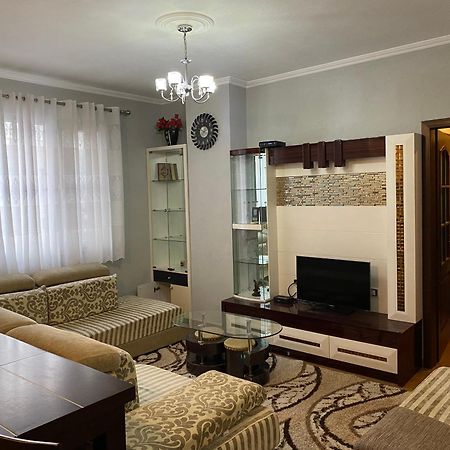 Comfortable 2-Br For 4 Tirana Kültér fotó