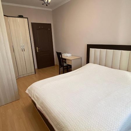 Comfortable 2-Br For 4 Tirana Kültér fotó
