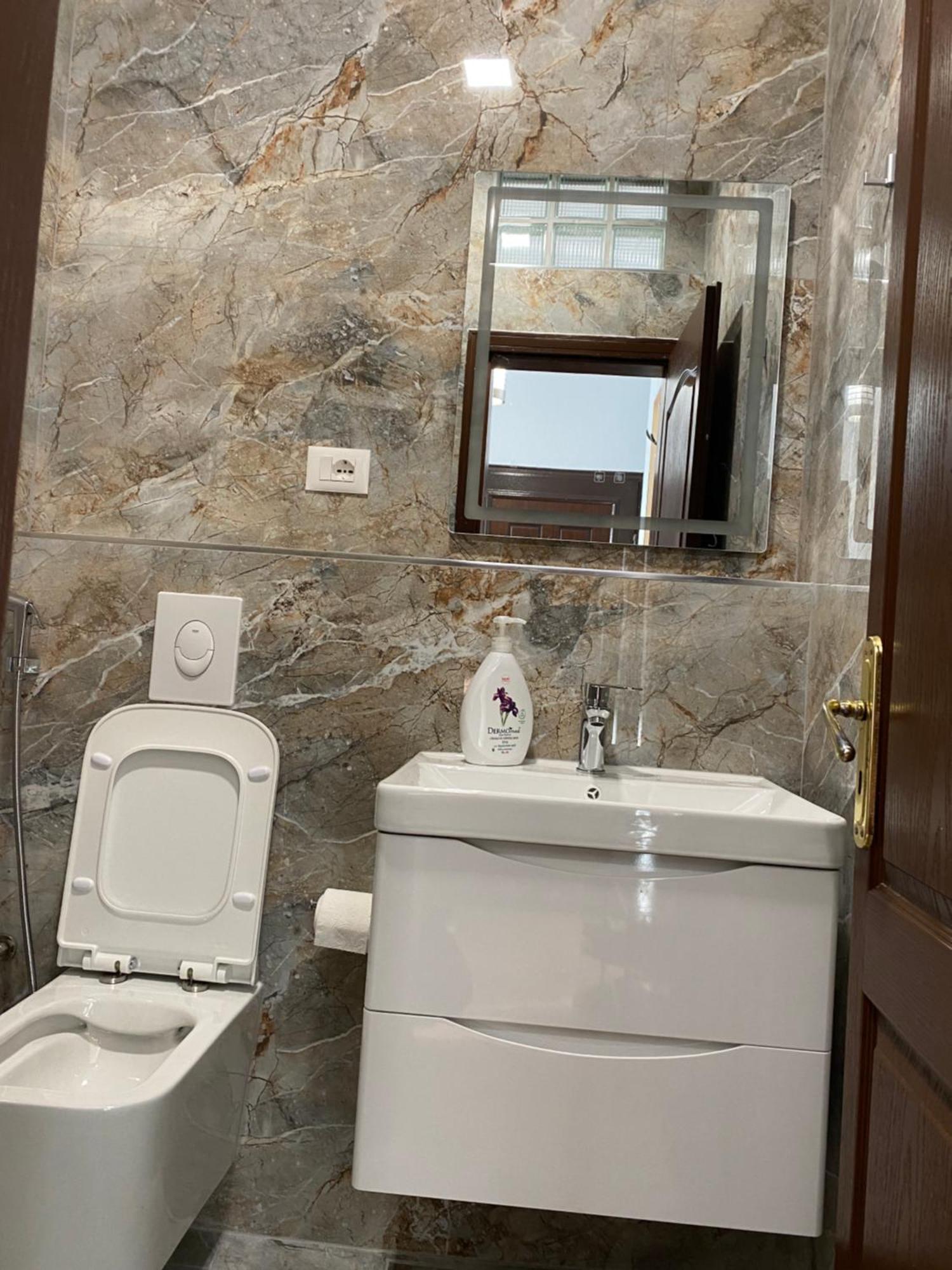 Comfortable 2-Br For 4 Tirana Kültér fotó